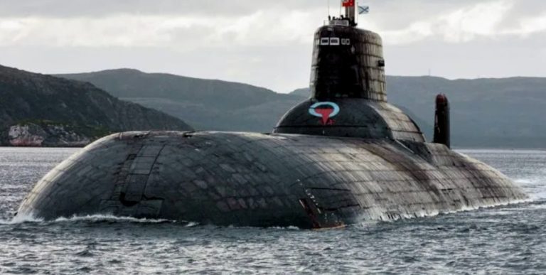 Russia, in missione nei mari artici il sottomarino nucleare Belgorod. I Timori della Nato