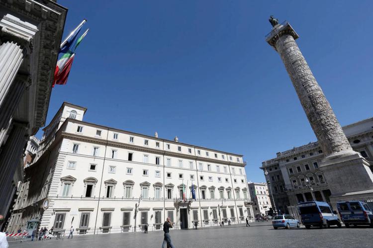Nota di Palazzo Chigi: Giorgia Meloni va chiamata “il Signor presidente del Consiglio”