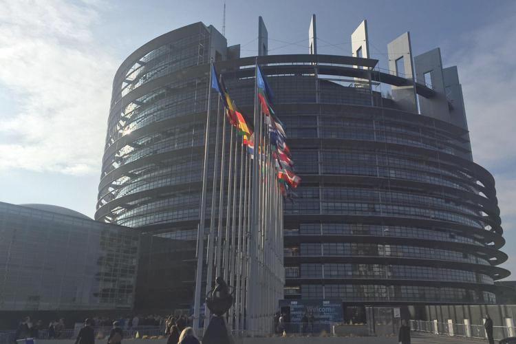 L’allarme del Parlamento europeo ai 27 Paesi: “La Ue prepari una risposta in caso di attacco nucleare da parte della Russia”