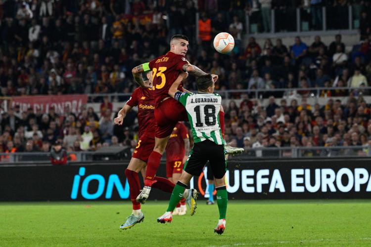 Calcio, in Europa League la Roma sconfitta 2-1 contro il Betis Siviglia