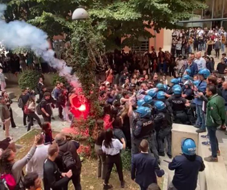 Roma, scontri alla Sapienza tra studenti di destra e di sinistra