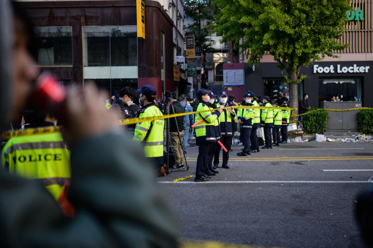 Corea del Sud: le vittime a Seul sono salite a 151, i feriti 82 e almeno 350 dispersi