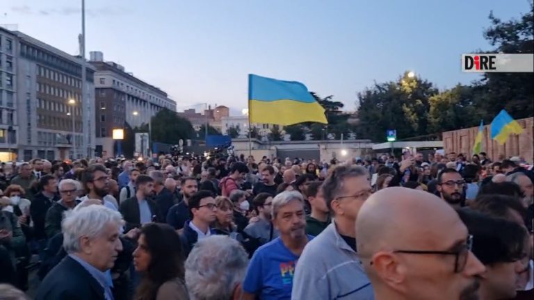 Roma, sit in di protesta davanti all’ambasciata russa