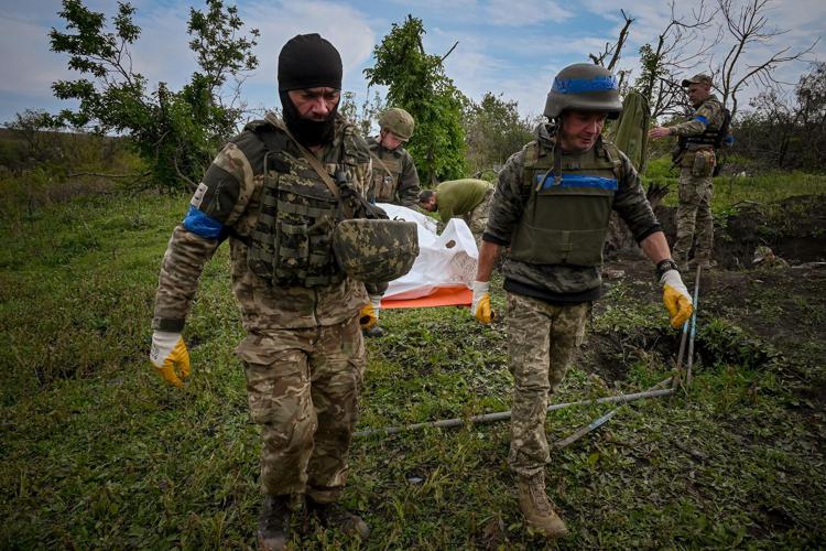 Orrore senza fine in Ucraina: rinvenuti 534 corpi di civili uccisi dai russi tra cui 19 bambini nella regione di Kharkiv