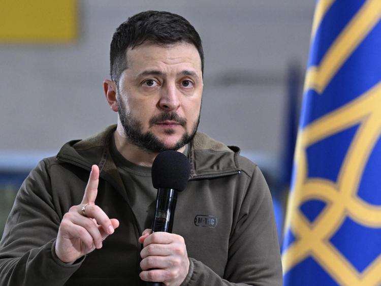 Guerra in Ucraina, parla Zelensky: “All’Italia chiediamo difese antiaeree”