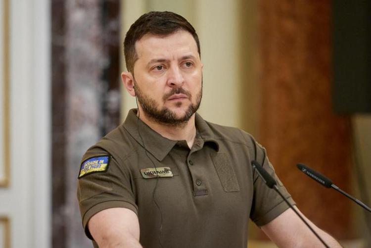 Zelensky a Sanremo, si allarga il fronte politico contrario alla sua partecipazione: da Conte, Calenda sino a Salvini