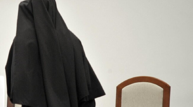 Ischia, maltrattamenti su due minori in un istituto religioso: arrestata una suora 55enne