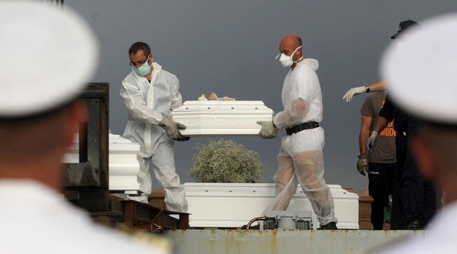 Lampedusa, sbarcate 647 persone in 36 ore. Morto un bimbo di 20 giorni per stenti