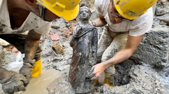 Straordinaria scoperta a San Casciani dei Bagni (Siena): 24 statue di bronzo tra il I secolo avanti Cristo e il II secolo dopo Cristo
