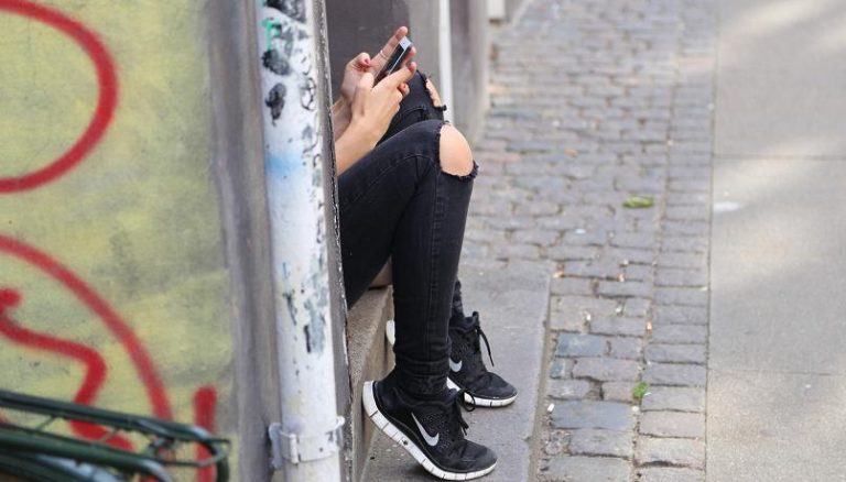 L’allarme dell’Unicef: ogni 11 minuti nel mondo un adolescente si suicida