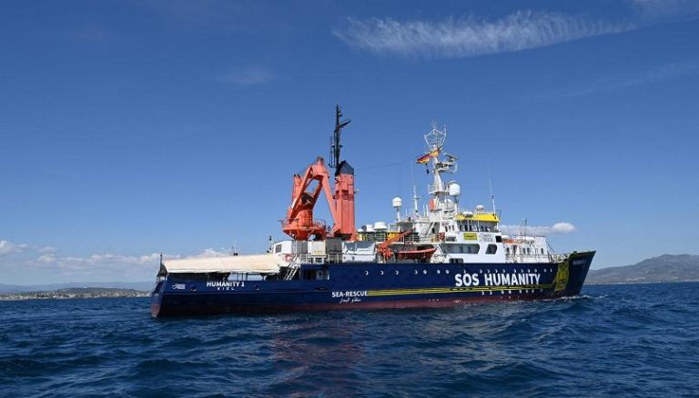 Il governo tedesco chiede che l’Italia presti “rapidamente soccorso” ai 104 minorenni non accompagnati salvati nel mare Mediterraneo dalla nave Humanity 1