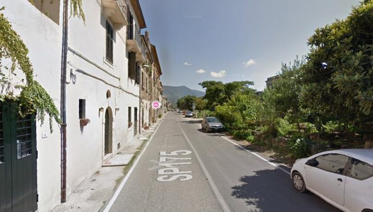 Omicidio in un’abitazione di Capaccio Paestum, nel Salernitano. A perdere la vita è una donna di 76 anni