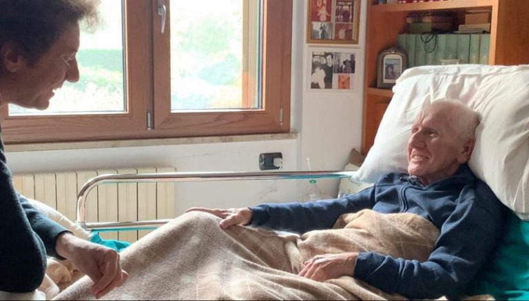 Milano,  Marco Cappato si è autodenunciato stamani dai carabinieri per il suicidio assistito di un 82enne