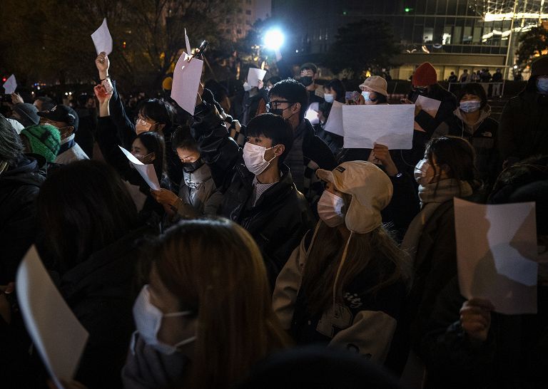 Cina, non si placano le proteste popolari contro le restrizioni Covid
