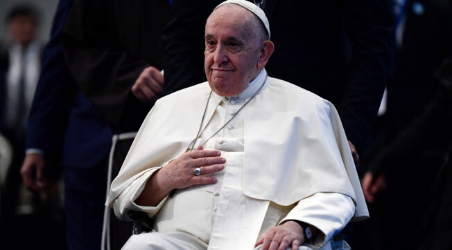 Il Papa interviene sul tema migranti e lancia un appello alla Ue. “La vita va salvata, il Mediterraneo è un cimitero”