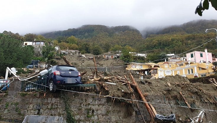 Si aggrava il bilancio della tragedia di Casamicciola (Ischia): trovati altri due corpi, le vittime salgono a 10