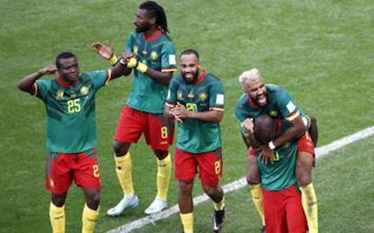 Mondiali di calcio: spettacolare 3-3 tra Camerun e Serbia