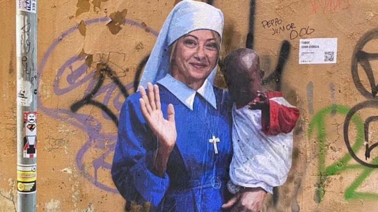 A Roma “spunta” il primo murales dedicato alla premier Meloni