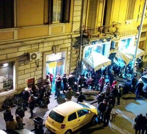 Roma, per “colpa” della Movida  parcheggi selvaggi deviano il percorso degli autobus dell’Atac