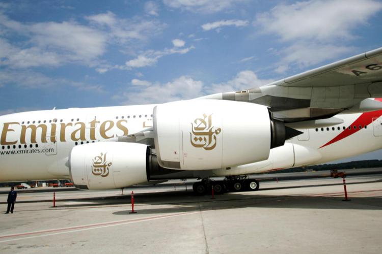 Allarme per un volo Emirates nei cieli dell’Italia: passeggero sospetto all’aeroporto di Atene