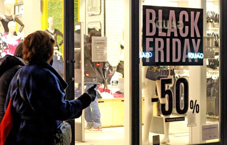 Sale a 5,3 miliardi di euro la spesa degli italiani in occasione del Black Friday