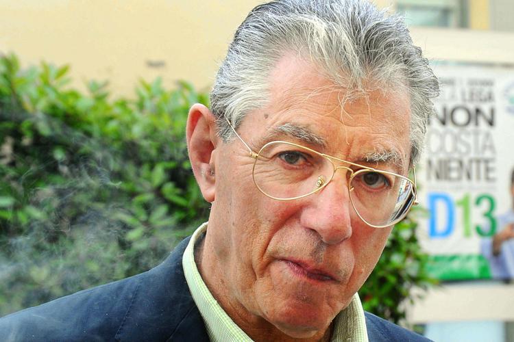 Varese, Umberto Bossi ha lasciato la terapia intensiva: le condizioni appaiono buone