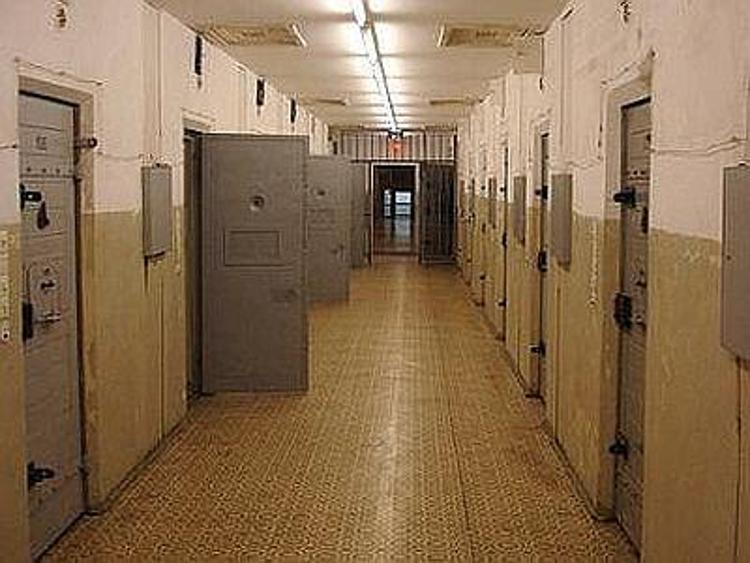 Reggio Calabria, torture in carcere: arrestatoi 8 agenti penitenziari