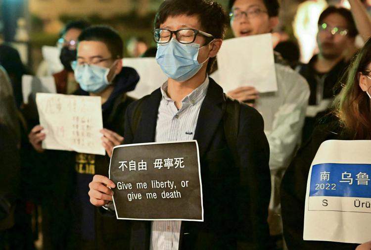 Cina, la linea dura del governo: bloccata la protesta anti covid a Hangzhou