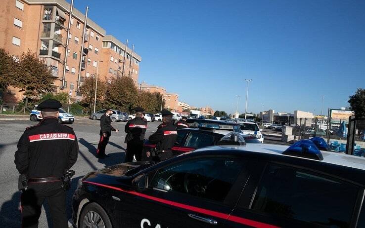 Ostia, blitz antidroga dei carabinieri all’alba nella zona di edilizia residenziale pubblica “Lotti”