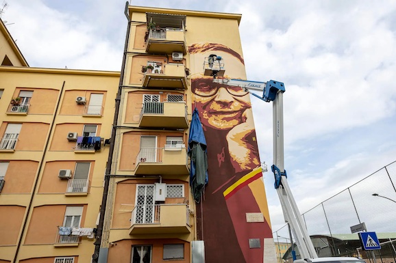Roma, a Tor Marancia il murale dedicato al maestro Ennio Morricone