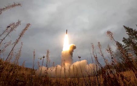 Allarme del New York Times: I vertici militari di Mosca hanno discusso la possibilità di usare armi nucleari tattiche in Ucraina