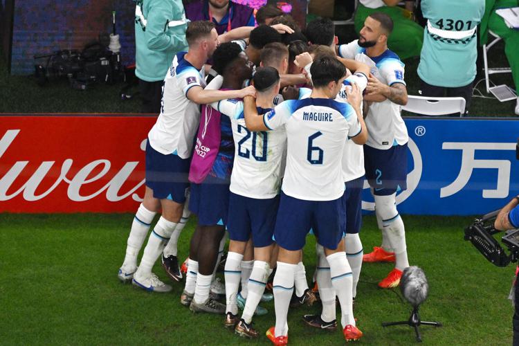 Mondiali di Calcio, l’Inghilterra travolge 3-0 il Galles e accede agli ottavi