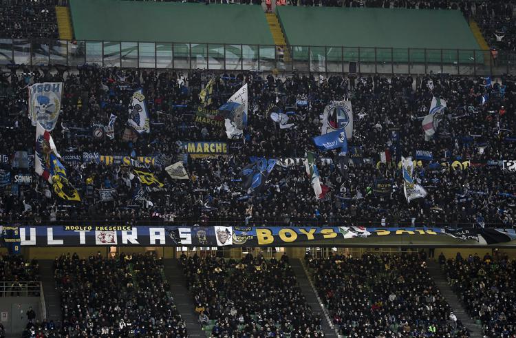 Milano, Il questore di Milano ha emesso 4 Daspo nei confronti dei supporter nerazzurri. Chiusa la curva Nord del Meazza