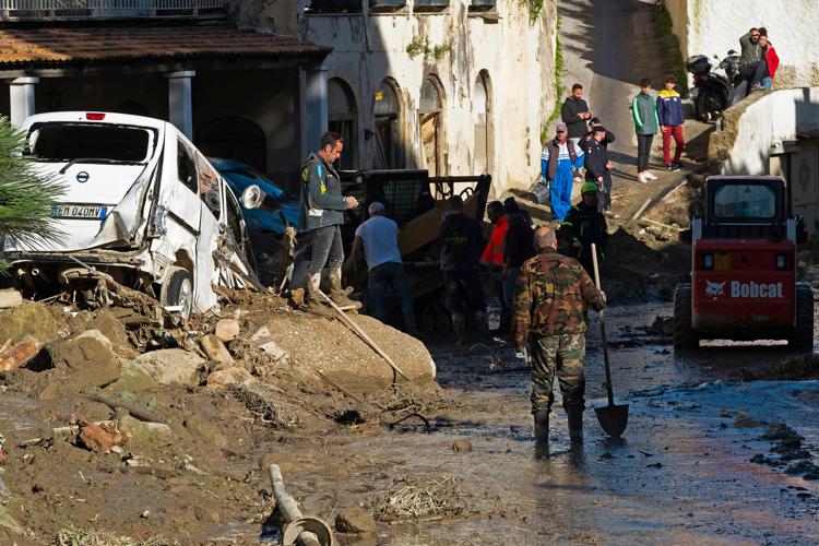 Frana a Casamicciola (Ischia), proseguono senza sosta le ricerche dei dispersi