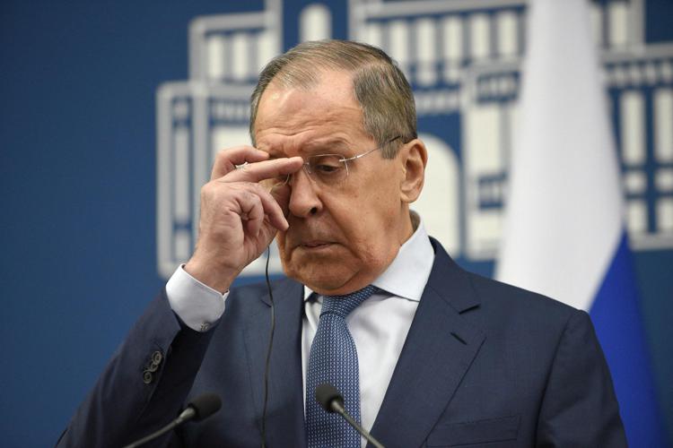 Russia, parla il ministro Lavrov: “Il popolo ucraino verrà liberato dei suoi governanti neonazisti”