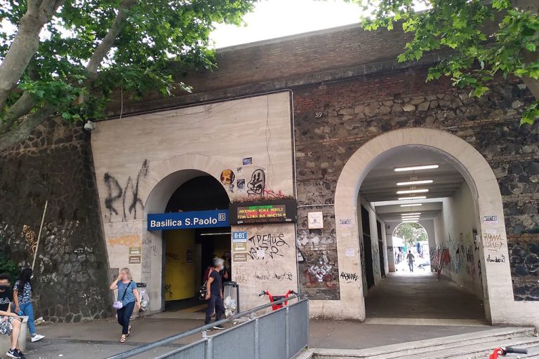 Roma, guasto tecnico alle fermate San Paolo e Castro Pretorio: metro bloccata per alcune ore