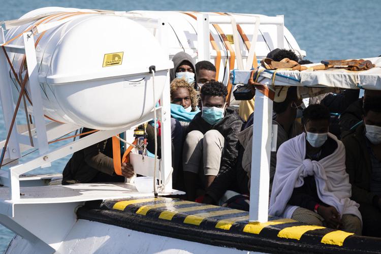 Lampedusa, nuovi sbarchi di migranti a Lampedusa: soccorse 158 persone