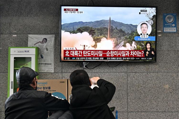 La Corea del Nord ha lanciato un missile balistico intercontinentale progettato per colpire obiettivi dall’altra parte del mondo