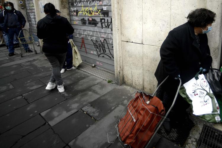 Povertà, report dell’Istat: in lieve calo nel 2022 le disuguaglianze in Italia