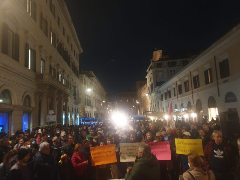Roma, Residenza a chi occupa le case, Movimenti in protesta: “Gualteri non cambi idea”