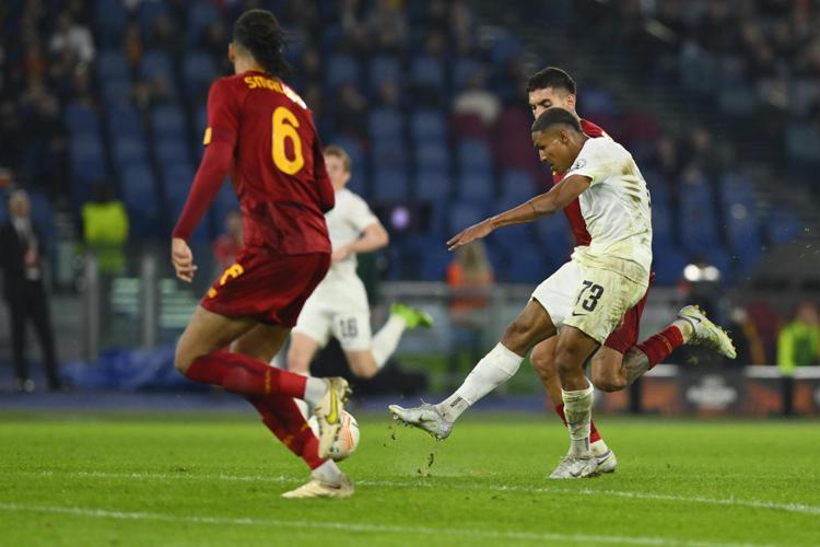 Calcio, missione compiuta della Roma: 3-1 con il Ludogorets e passaggio al playoff