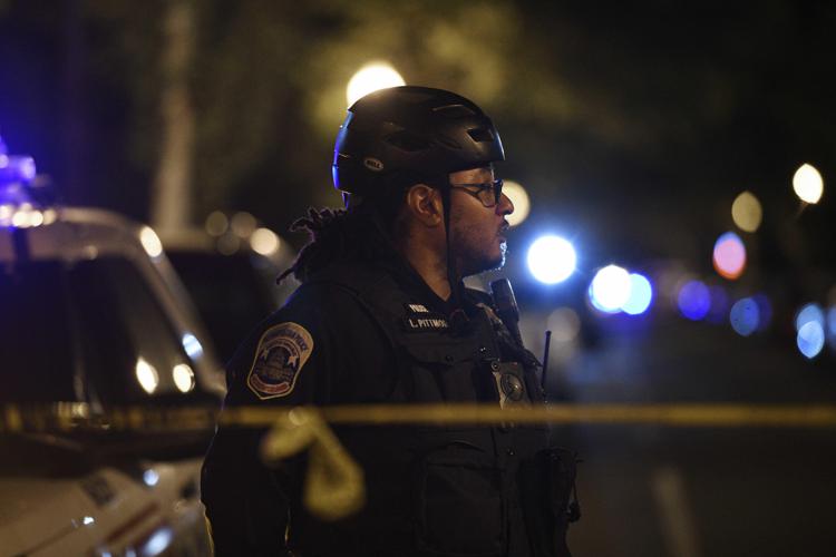 Usa, momenti di terrore a Chicago: 14 persone ferite (tra cui 3 bambini) in una sparatoria nel West Side