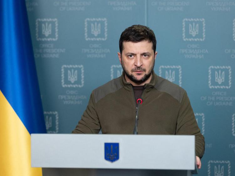 Guerra in Ucraina, l’annuncio di Zelensky: “Con gli Usa stiamo allestendo un sistema di difesa aerea”