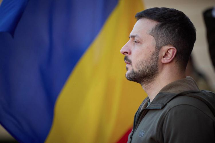Ucraina, il messaggio di Zelensky alla Nazione: “Non siamo fuggiti, ma abbiamo affrontato il nemico”
