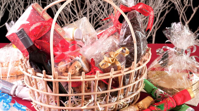 Report della Confcommercio: gli italiani spenderanno meno soldi per i regali natalizi