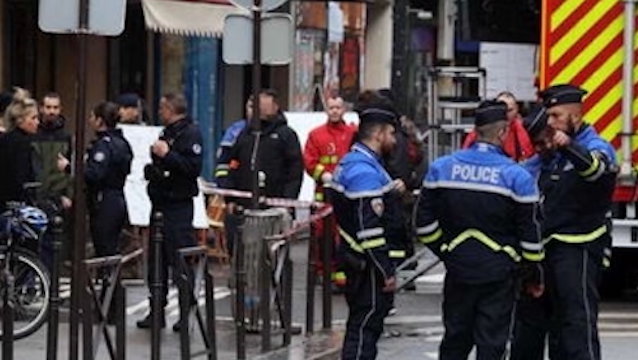 Terrore a Parigi, colpi d’arma da fuoco in centro: tre morti e quattro feriti. Fermato un uomo di 69 anni