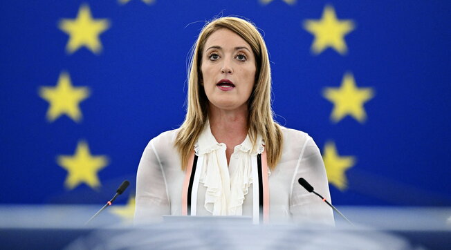 Corruzione a Bruxelles, l’ira di Roberta Metsola: “Le democrazia europea è sotto attacco”
