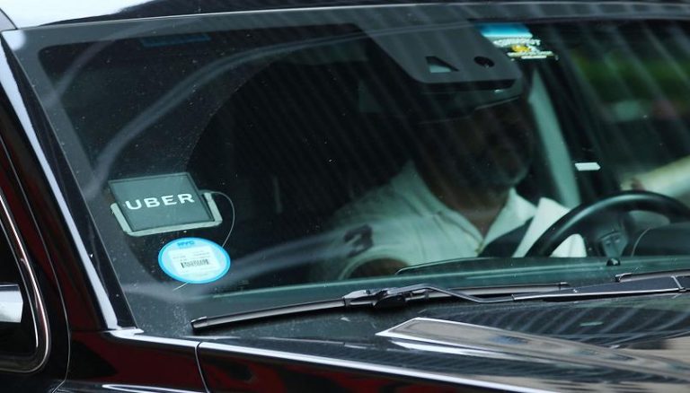 Uber ha fatto causa alla città di New York per la decisione di aumentare del 24 per cento la tariffa minima a chilometro