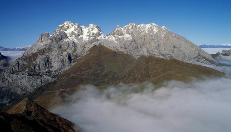 Uno scialpinista è morto dopo essere stato travolto da una valanga nella val Ferret Svizzera