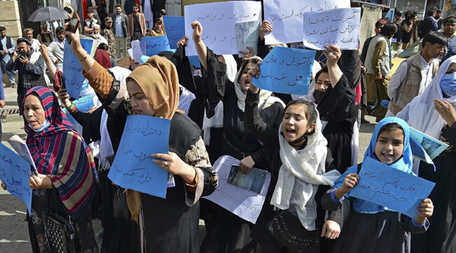 Afghanistan: i talebani hanno vietato alle ragazze l’accesso all’Università